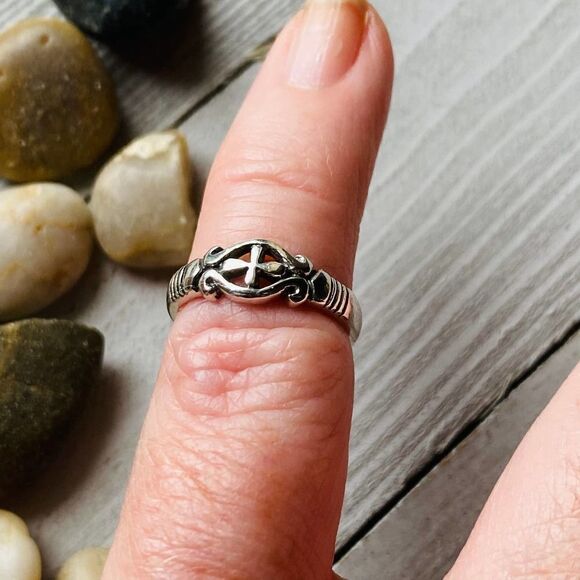 Sterling Silver Cross Toe Ring Midi Ring - Picture 4 of 4